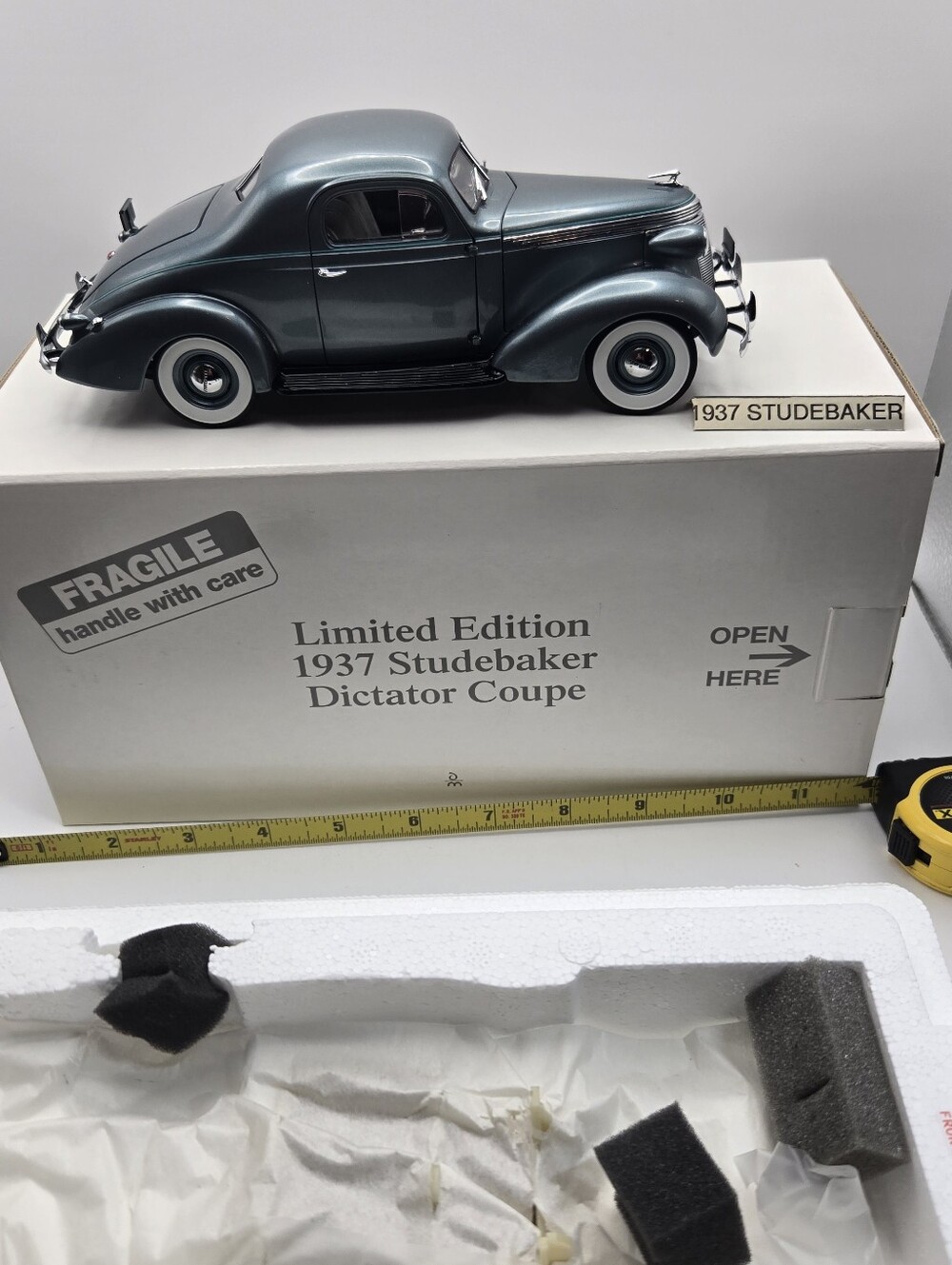 Danbury Mint 1:24 Scale Limited Edition 1937 Studebaker Dictator Coupe